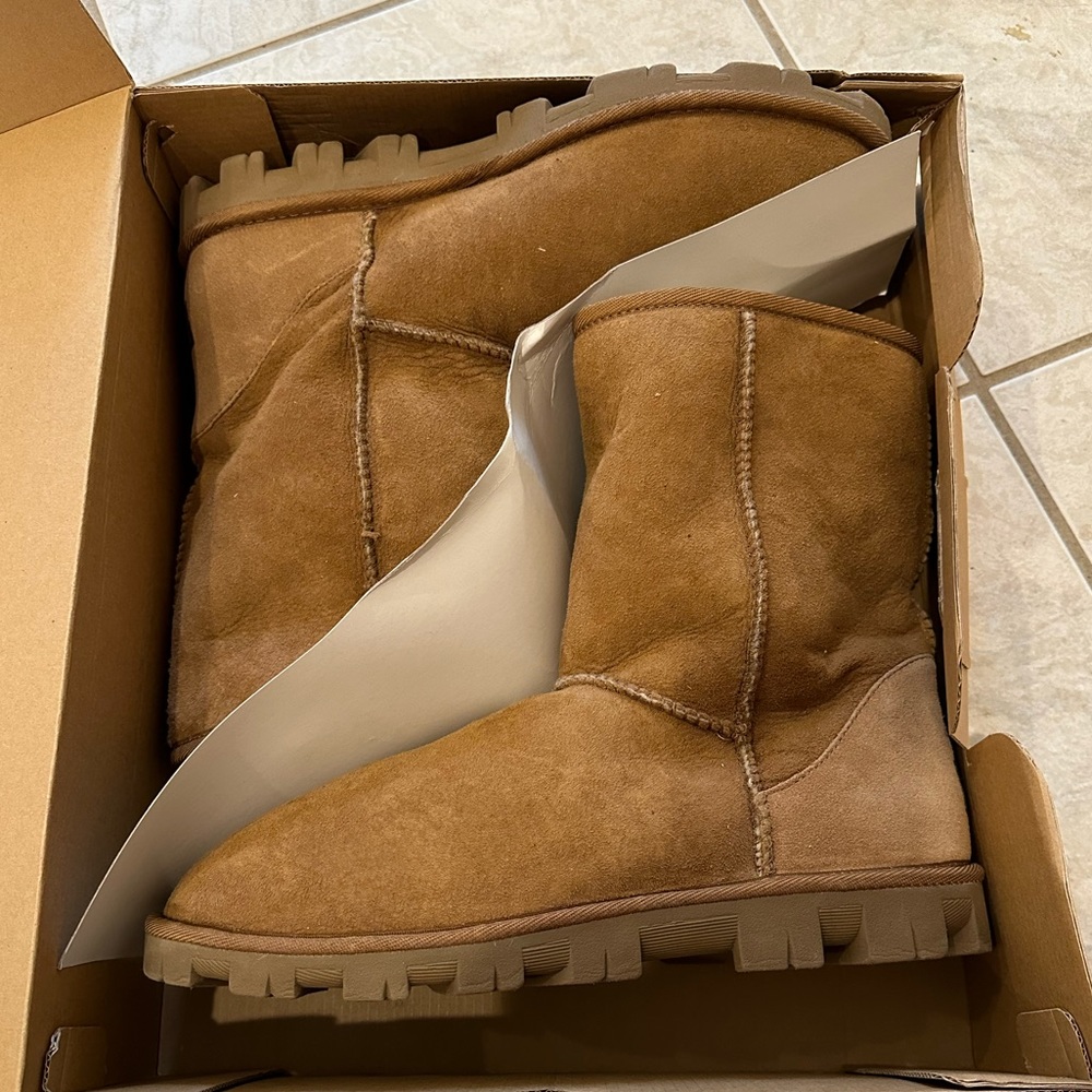 Medium Height Uggs - image 2